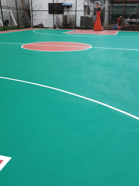 罗平 球场长期使用易出现地面开裂